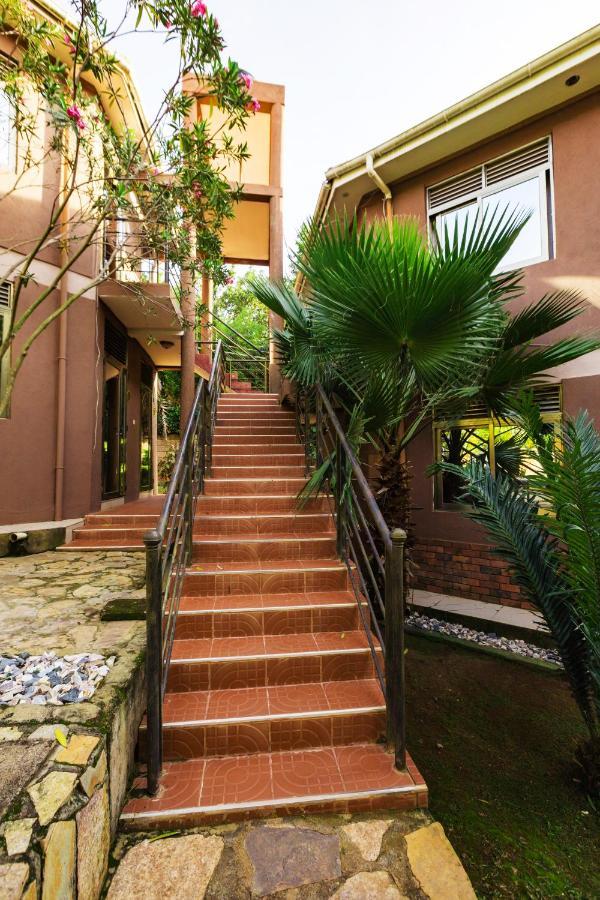 Santa Maria Hotel Entebbe Exteriör bild