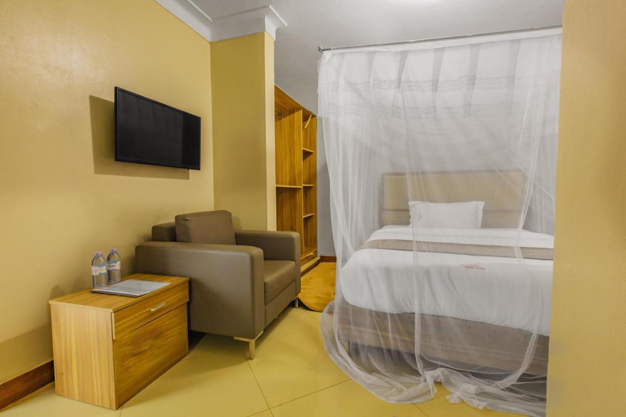 Santa Maria Hotel Entebbe Exteriör bild