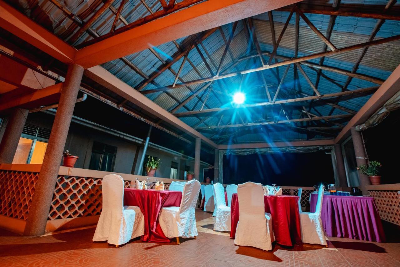 Santa Maria Hotel Entebbe Exteriör bild