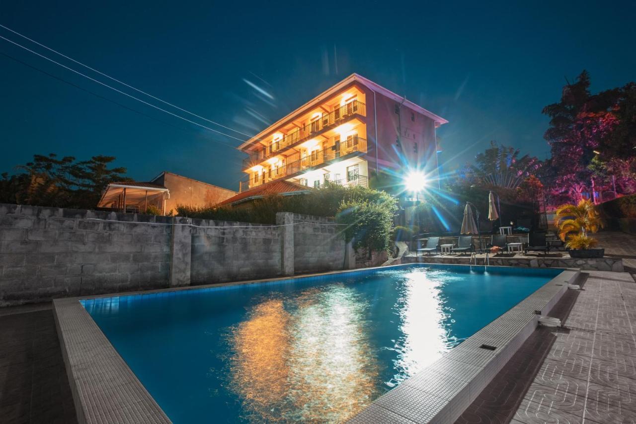 Santa Maria Hotel Entebbe Exteriör bild