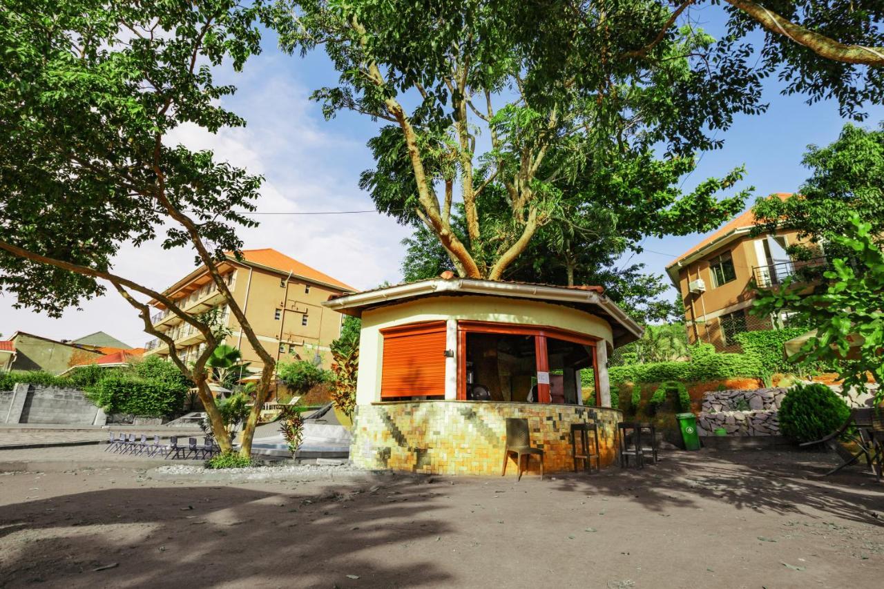 Santa Maria Hotel Entebbe Exteriör bild