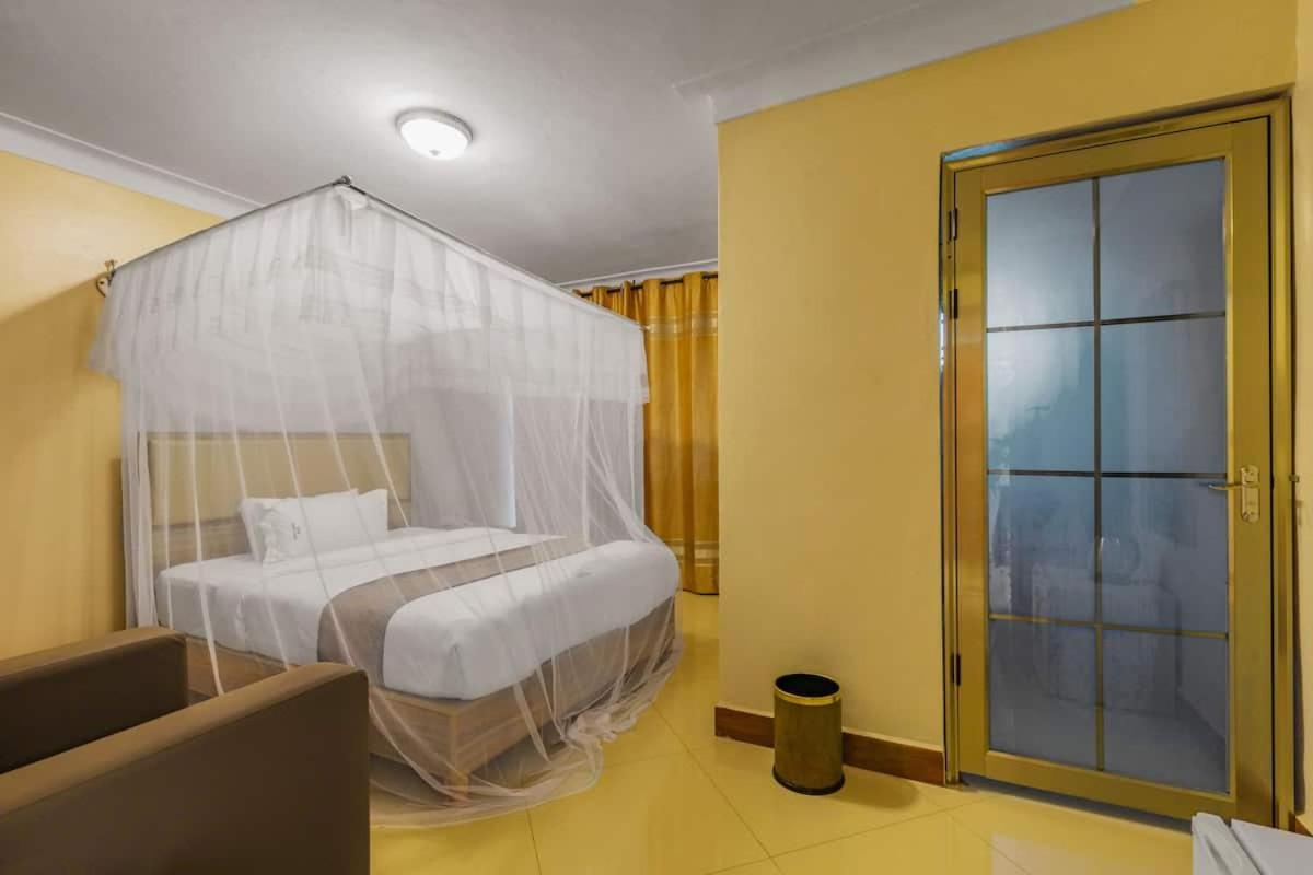 Santa Maria Hotel Entebbe Exteriör bild